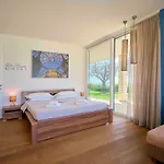 Nyaraló Ferienvilla 'madaba' Mit Blick Aufs Wasser By Interhome *