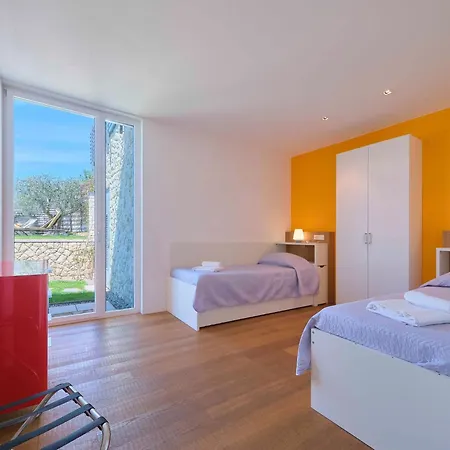 Ferienvilla 'madaba' Mit Blick Aufs Wasser By Interhome بيت للعطل باردولينو