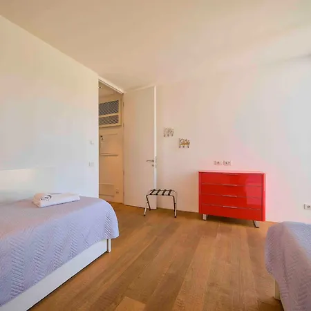 Ferienvilla 'madaba' Mit Blick Aufs Wasser By Interhome بيت للعطل باردولينو