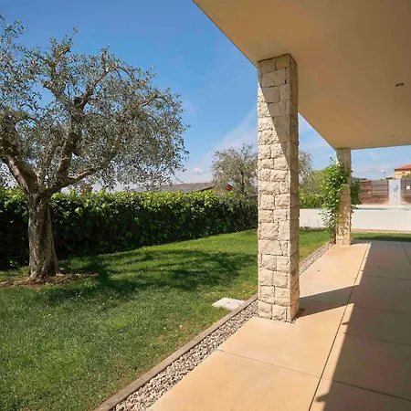 Ferienvilla 'madaba' Mit Blick Aufs Wasser By Interhome بيت للعطل باردولينو